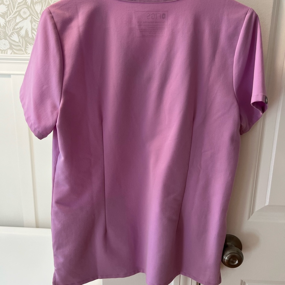 Figs Casma 3 pocket scrub top - Picture 2 of 3